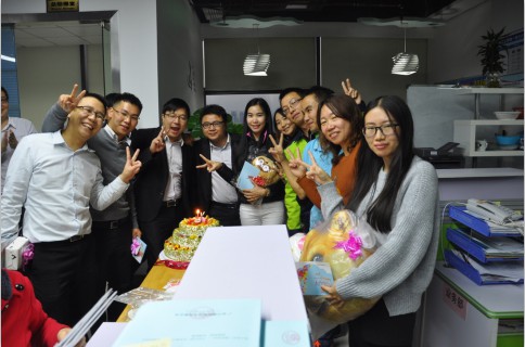 中健生日會(huì)，财神送祝福